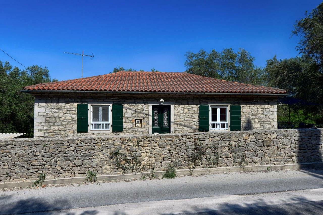 Mikroulis Residence Mastoratika ภายนอก รูปภาพ